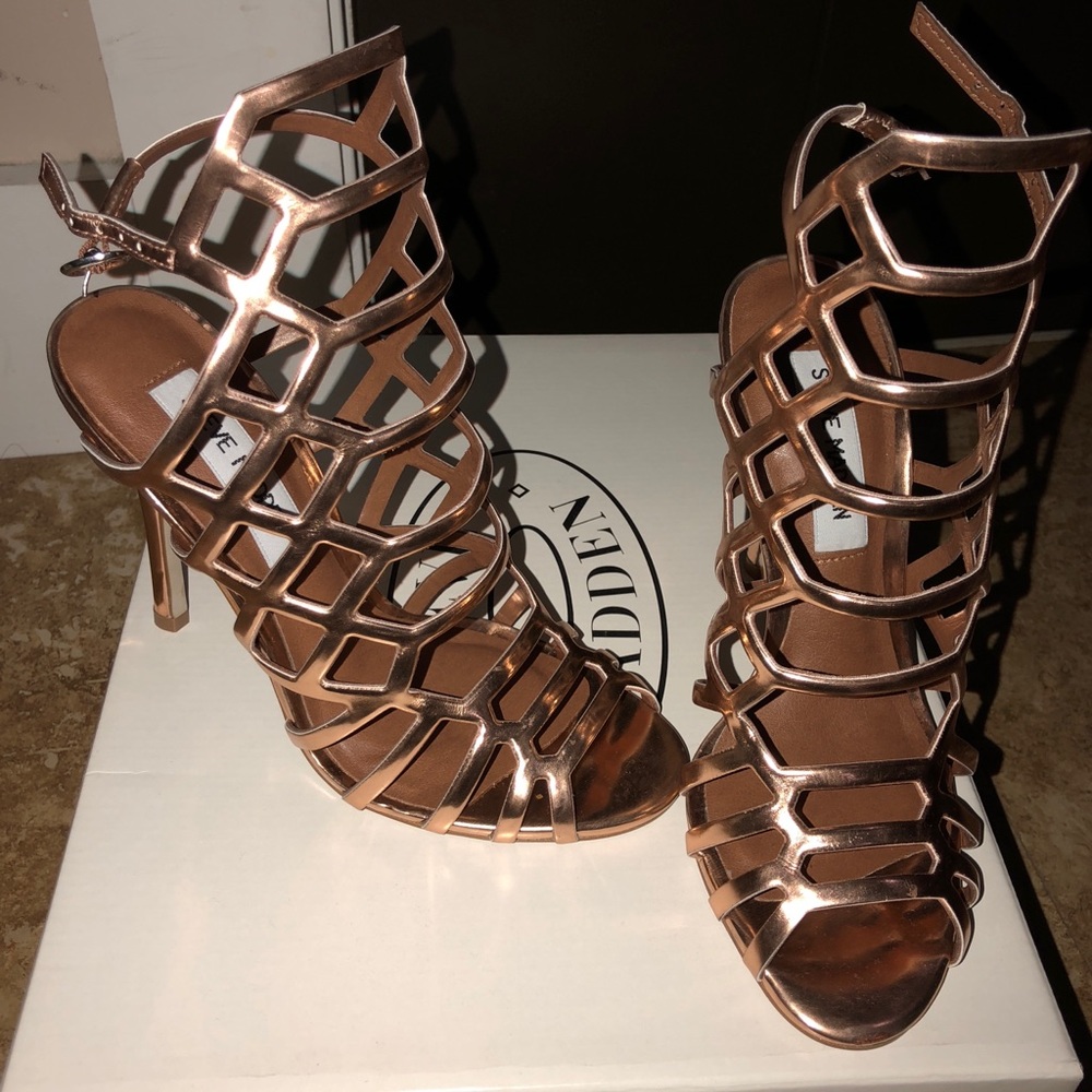 Steve Madden Gold heels